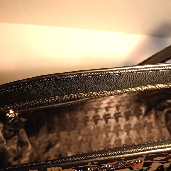 Karl Lagerfeld Crossbody Bag. Style LH1A4723 - Picture 7 of 9